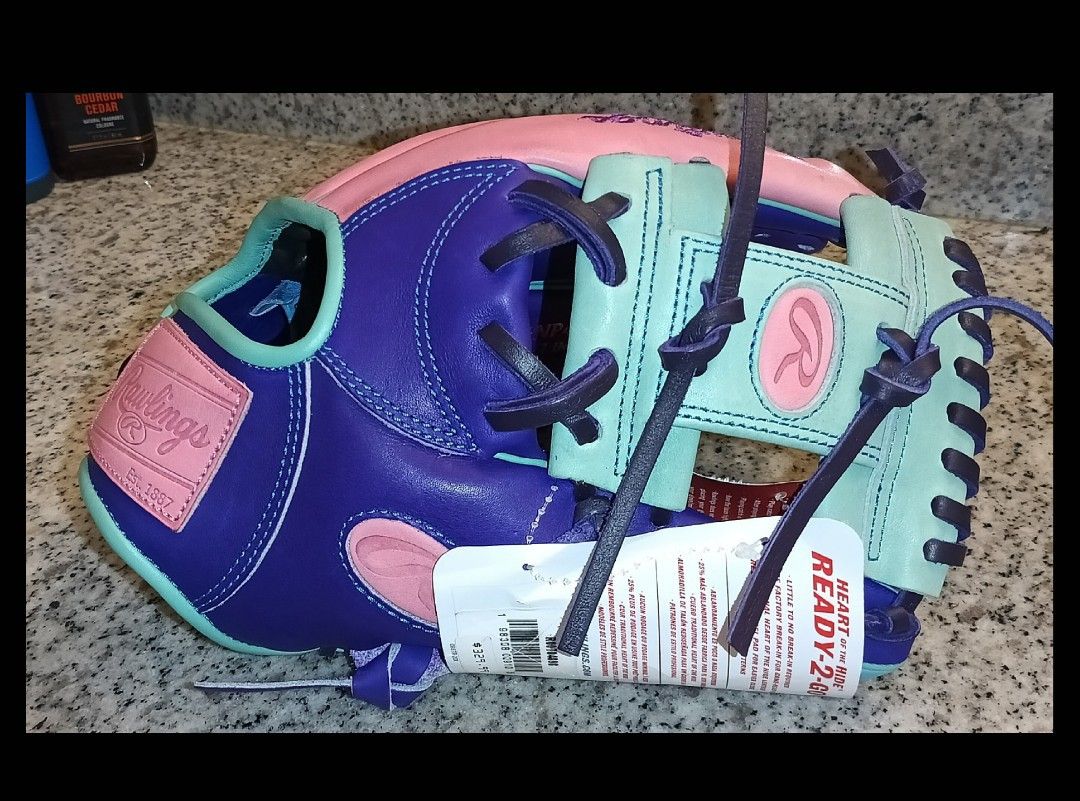 Super Rare And Hard To Aquire Rawlings Heart Of The Hide 11.5 Inch Pastel Numbered Run. #146