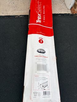 NEW TREX 6 ft. x 36 in. Classic Full-Span Horizontal White w/ Aluminum Round Black Balusters - 8 BOXES total