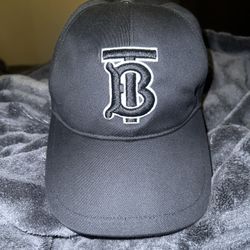 Original Burberry Black And White Hate Size M 