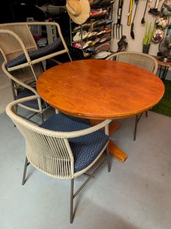 Round table with 4 chairs