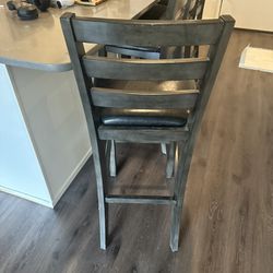 4 Bar Stools For Free 