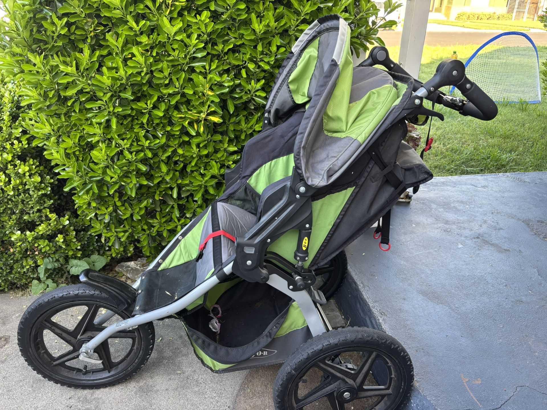 B.O.B. Jogging Stroller – Great Condition