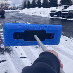 Snow Joe Telescoping Snow Broom