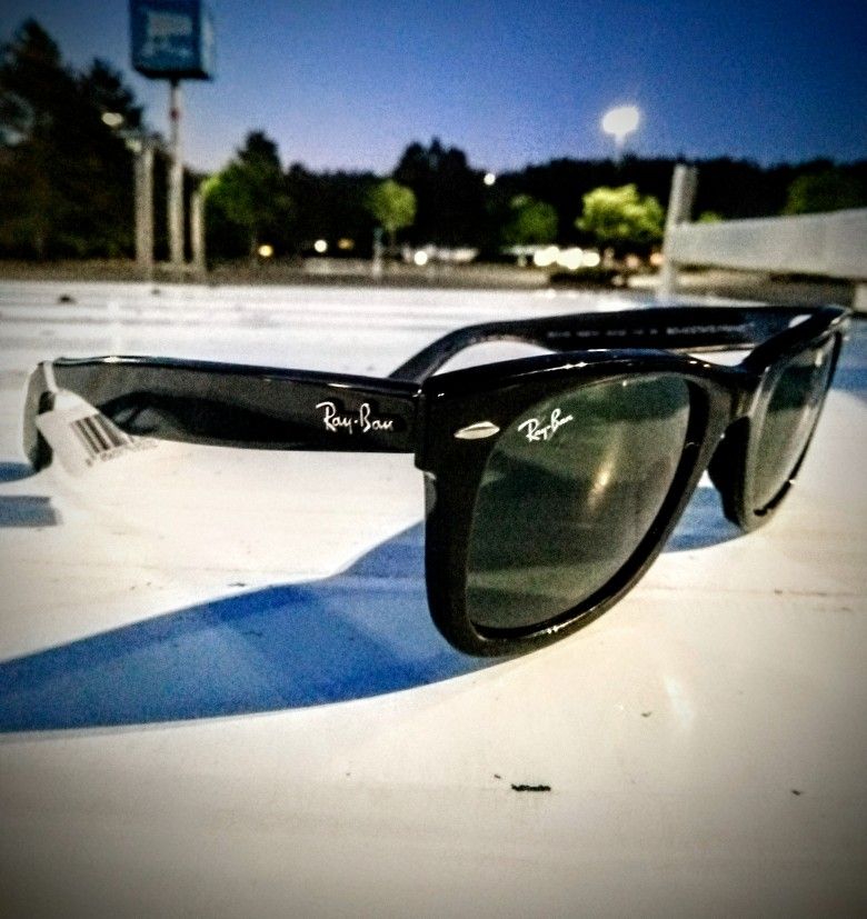 New Ray Ban Wayfarer Sunglasses