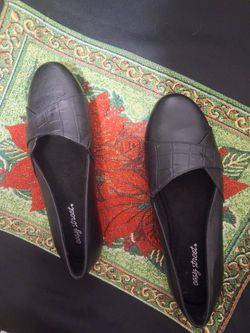 Easy Street Slip on Shoes 8.5