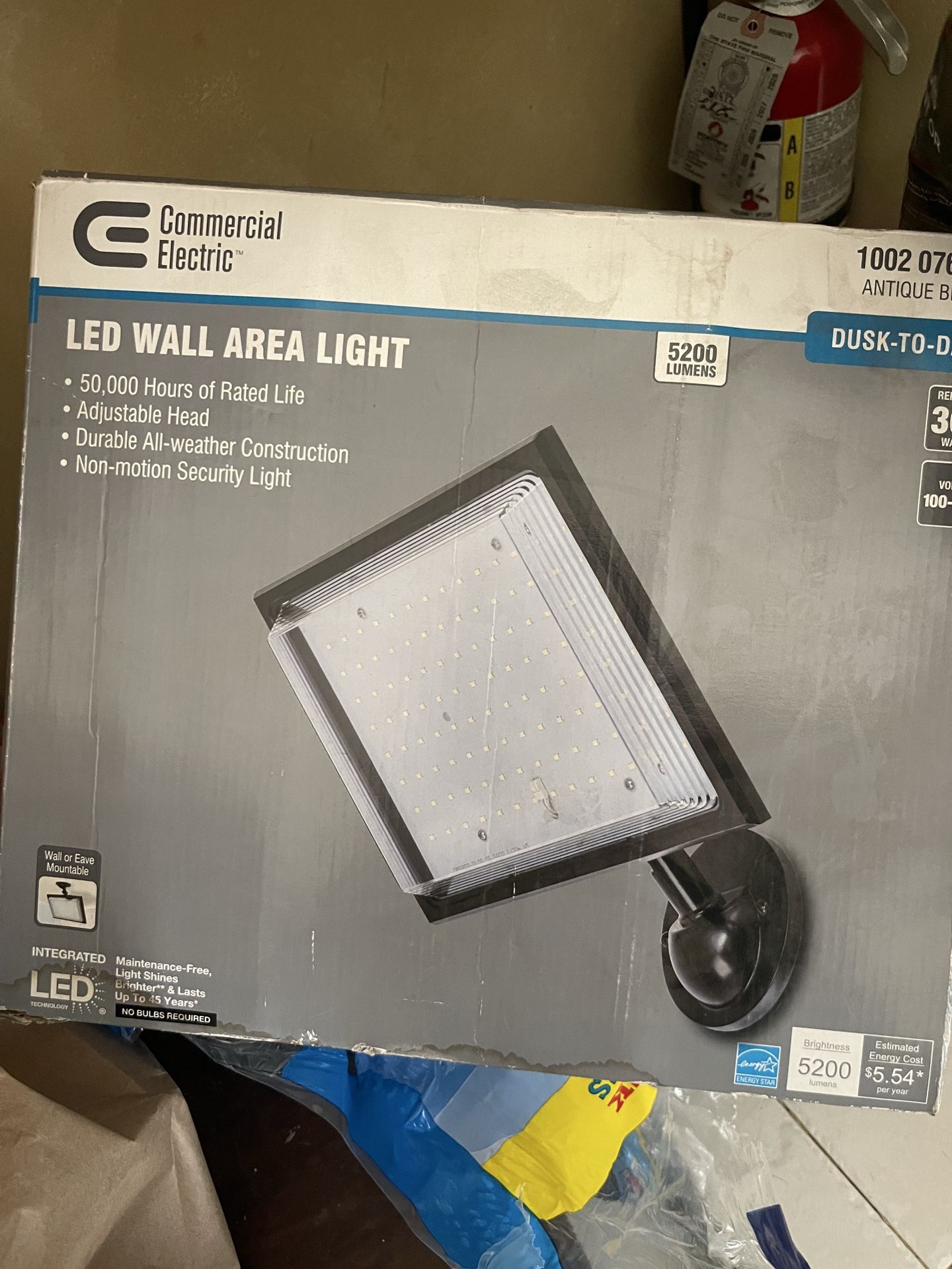 Led light wall mount area