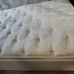 Full Size Beauty Rest Mattress 125.O0