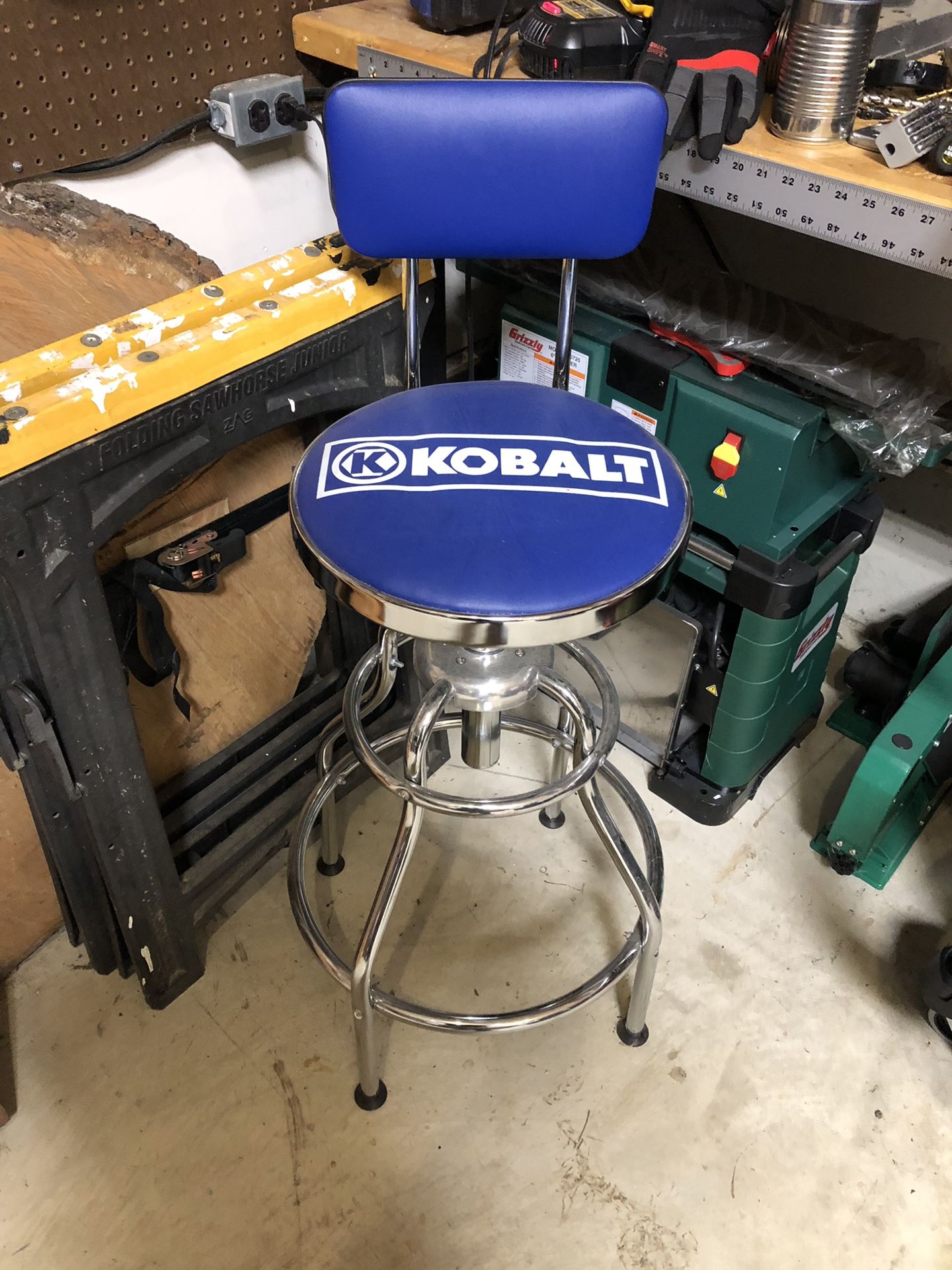Kobalt stool