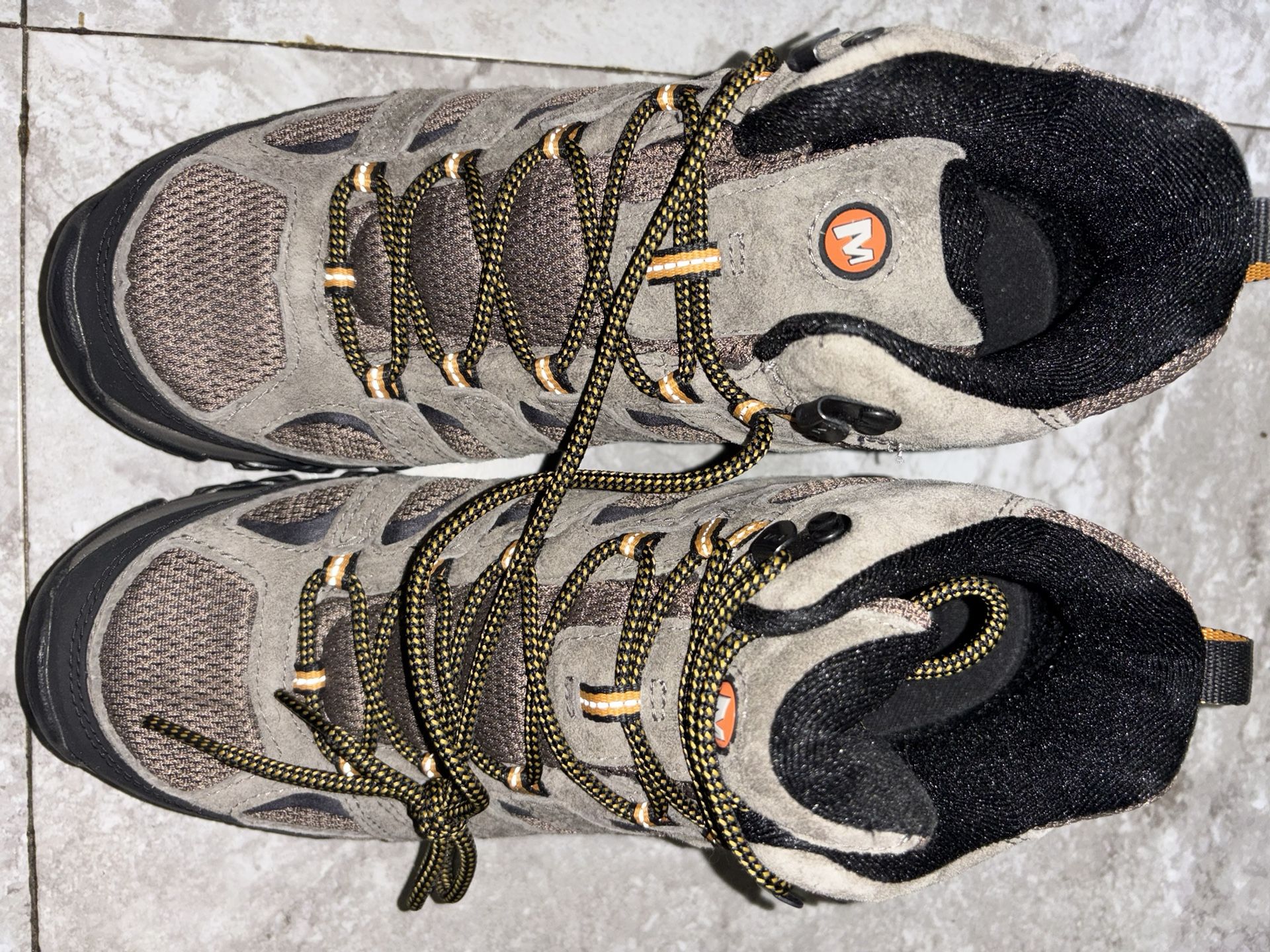 Merrell Men's Moab 3 Mid Hiking Boot - Walnut