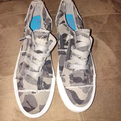 Women's Camo Shoes