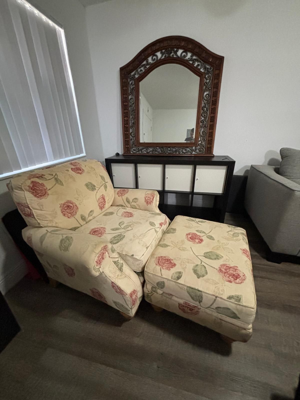 Armchair / Butaca Con Ottoman