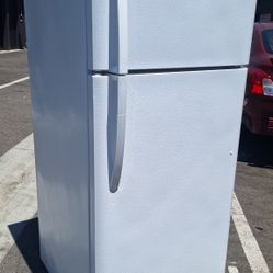 APARTMENT SIZE REFRIGERATOR (DELIVERED)