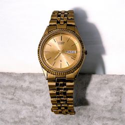 Citizen Quartz 6100-R00391 Day Date Gold Tone 34mm Watch