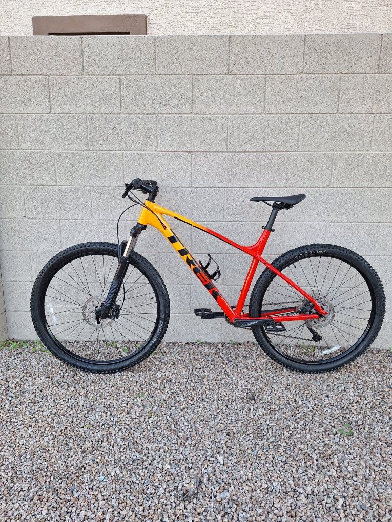 TREK MARLIN 7 MOUNTAIN BIKE 29 ER 1 X 10 AIR SHOCK ROCKSHOX LOCKOUT ( CHECK MY OTHER BIKES)