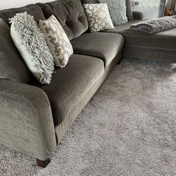 Macy’s Gray Tufted Sectional 