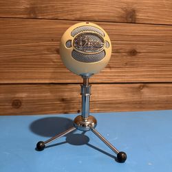 Blue Snowball USB Condenser Mic With Accessories 