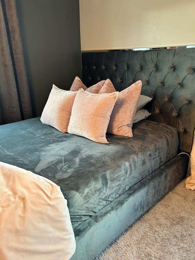 Gray Bed Modern Style Bedroom Furniture King & Queen Size...