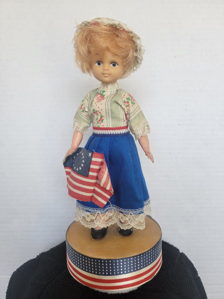 Vintage Betsy Ross Patriotic Spinning Musical Doll 'Yankee Doodle' 10"