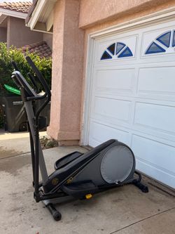 Gold's Gym 410 Elliptical Trainer