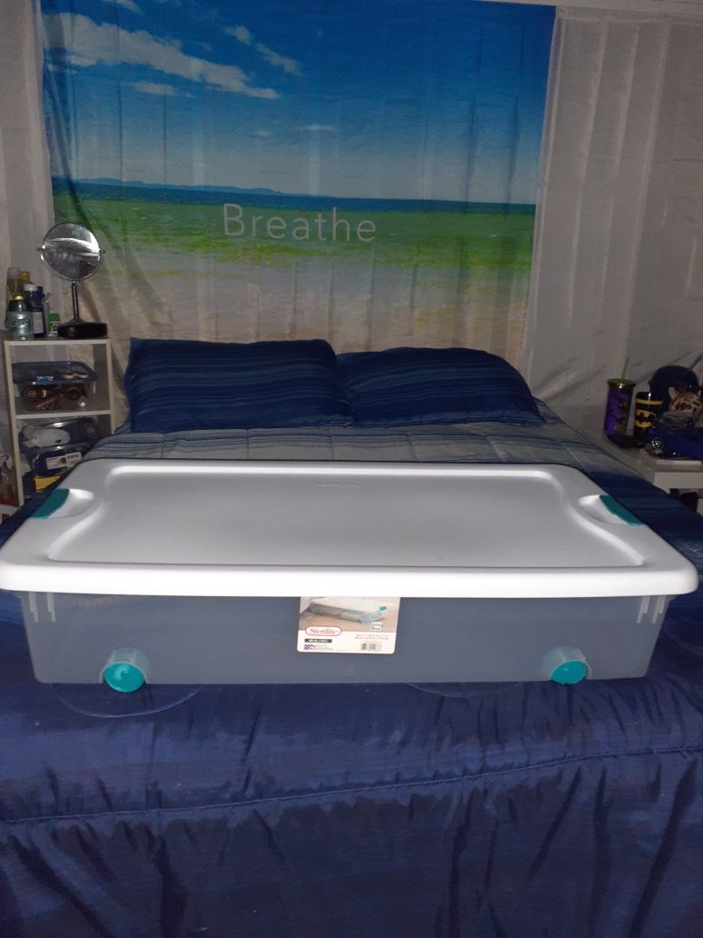 Large storage container with rollers new