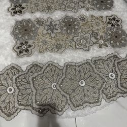 2 Table Runners And 6 Mats