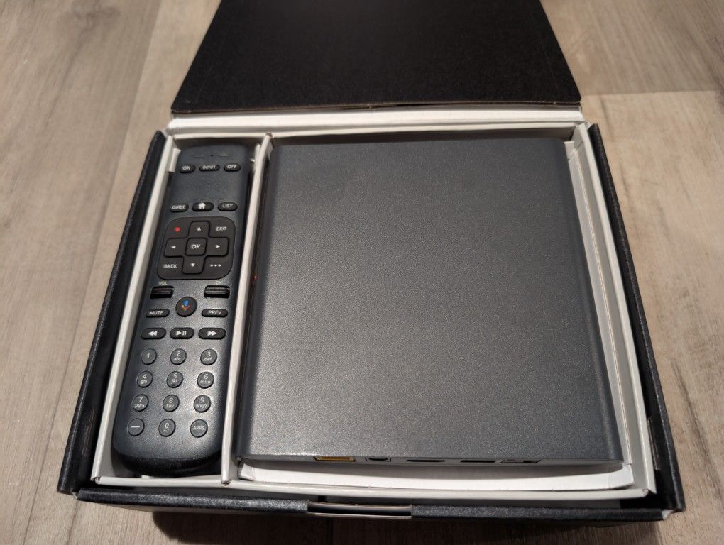 Directv AT&T C71KW-400 Gemini Streaming Media Player.