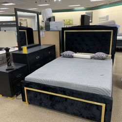 BEDROOM SET 4PIECES $$$$