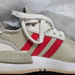 NEW Adidas Kids Size 6.5 Beige/red