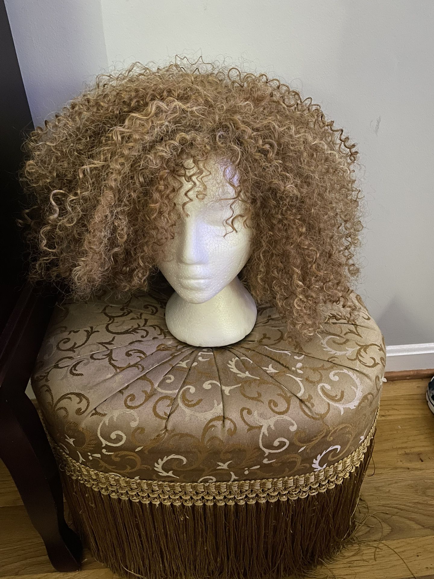 Synthetic Curly Caramel Short Wig In Very Good Condition