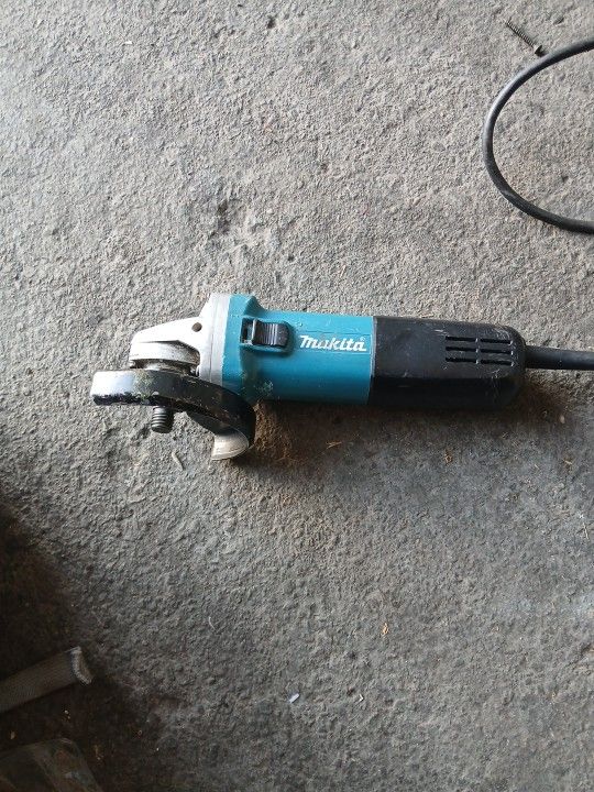 Mikita Angle Grinder 4 1/4 Wheel Sjze