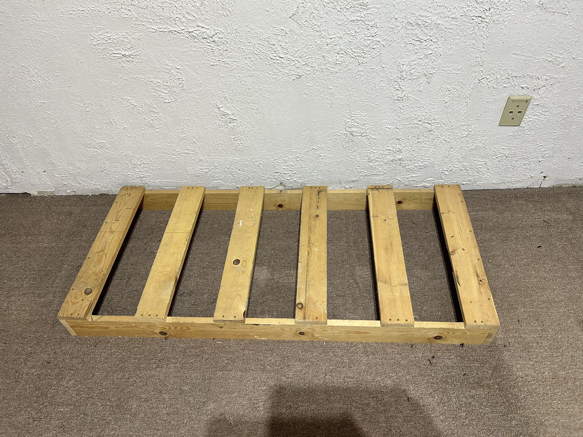 FREE Pallets & Plywood Pieces 