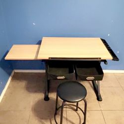 Art Desk /School Desk $40 Firm SEMI NEW CONDITION