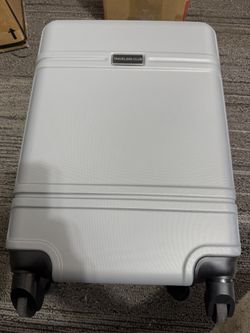 Travelers Club Skyline 22" Carry-On Spinner Luggage, Gray
