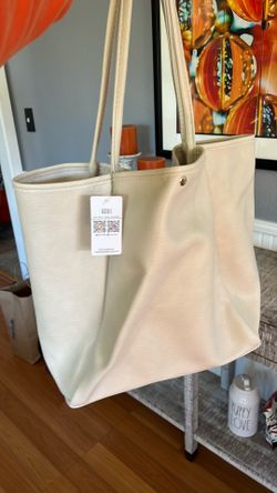 Hoxis Handbag and Purse