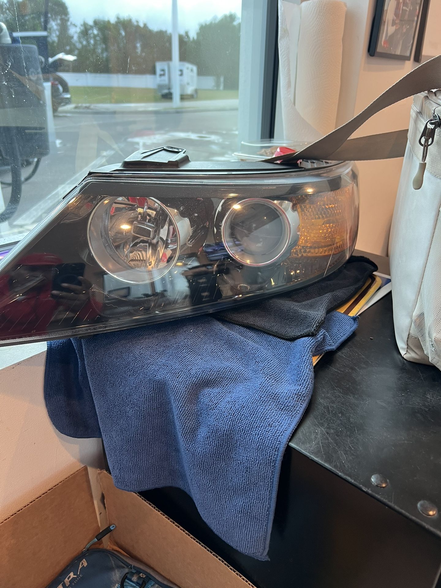 Head Lights For A 2014 Kia Sorento