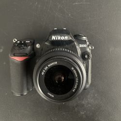 Nikon D200  + AF-S NIKKOR 18-55mm Lens 
