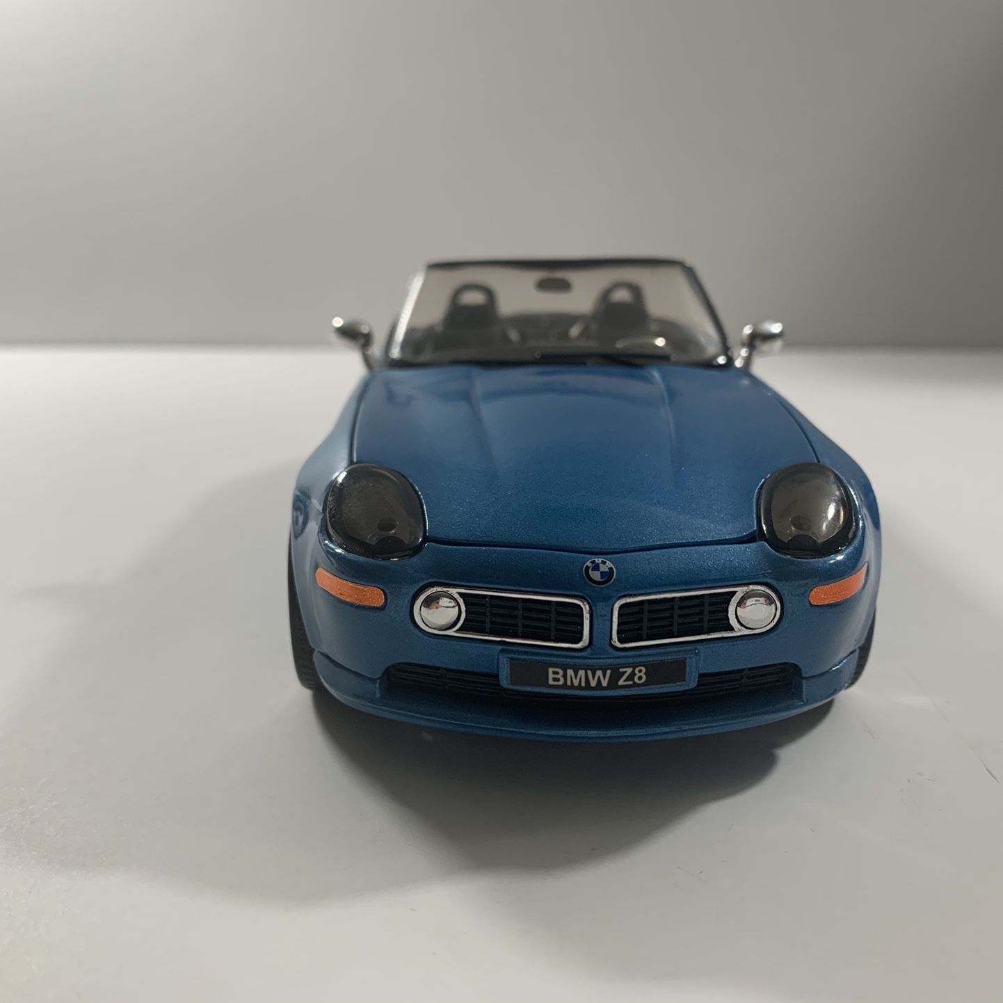 1/24 Diecast 1999 BMW Z8 Blue