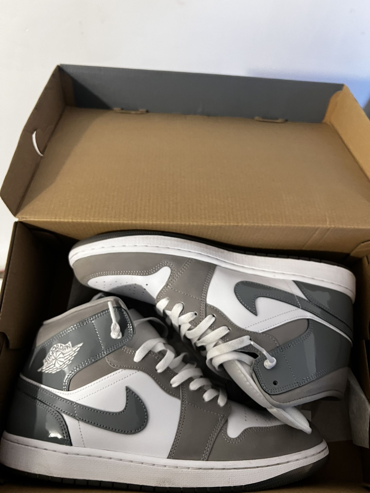 Jordan 1 Mid Patent cool grey 12