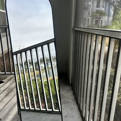 Standing mirror