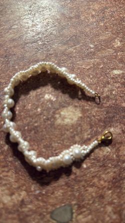White Pearl Beaded Bracelet with Gold Clasp