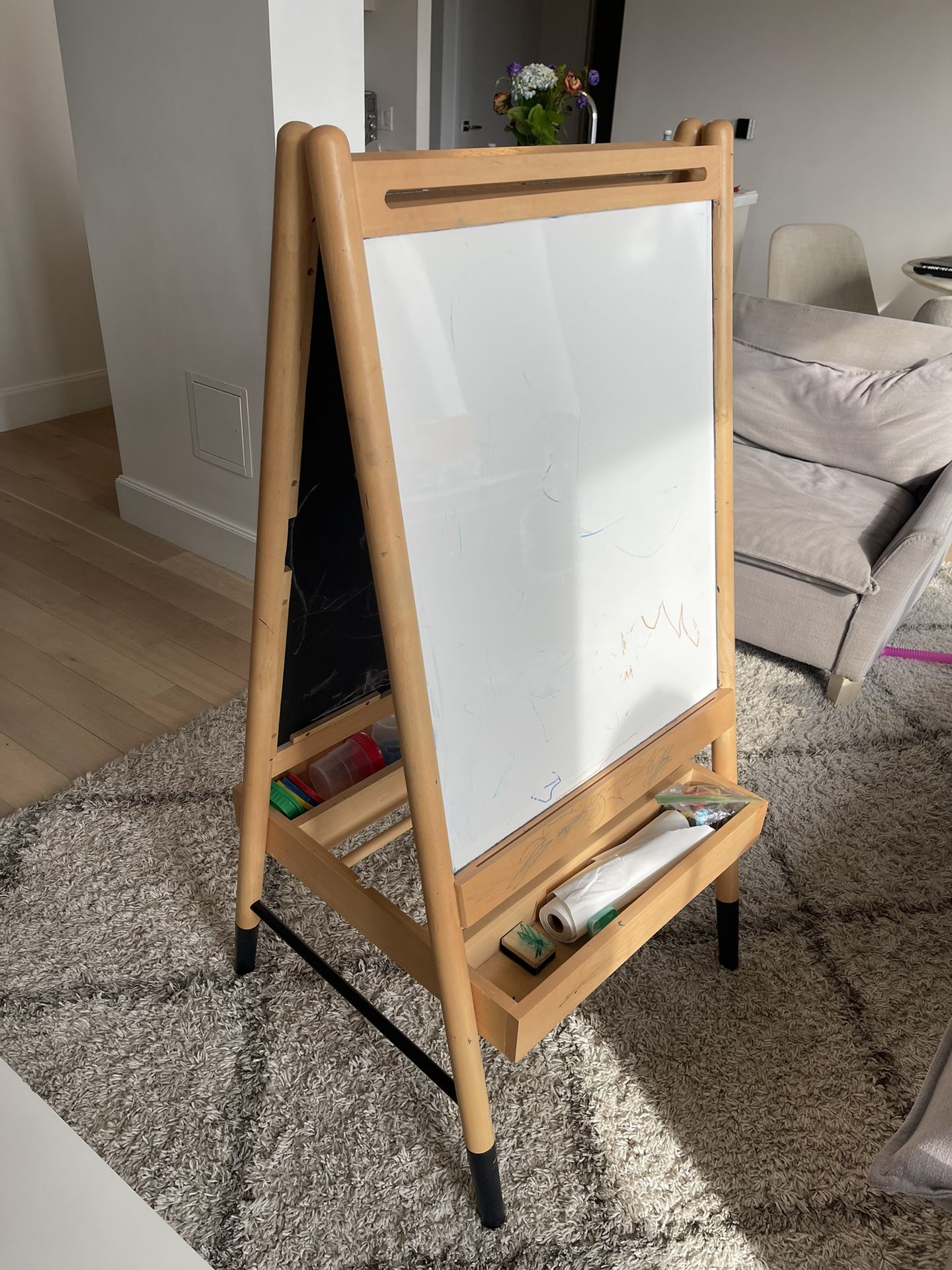 Two-sided easel and Accessories