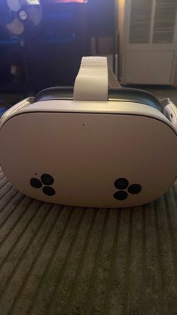 VR headset mera Quest 3S.