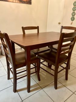 Wood Dining Set w/4 Chairs