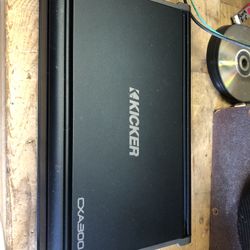 KICKER 43CXA3004 4 Channel 300W Speaker Amplifier