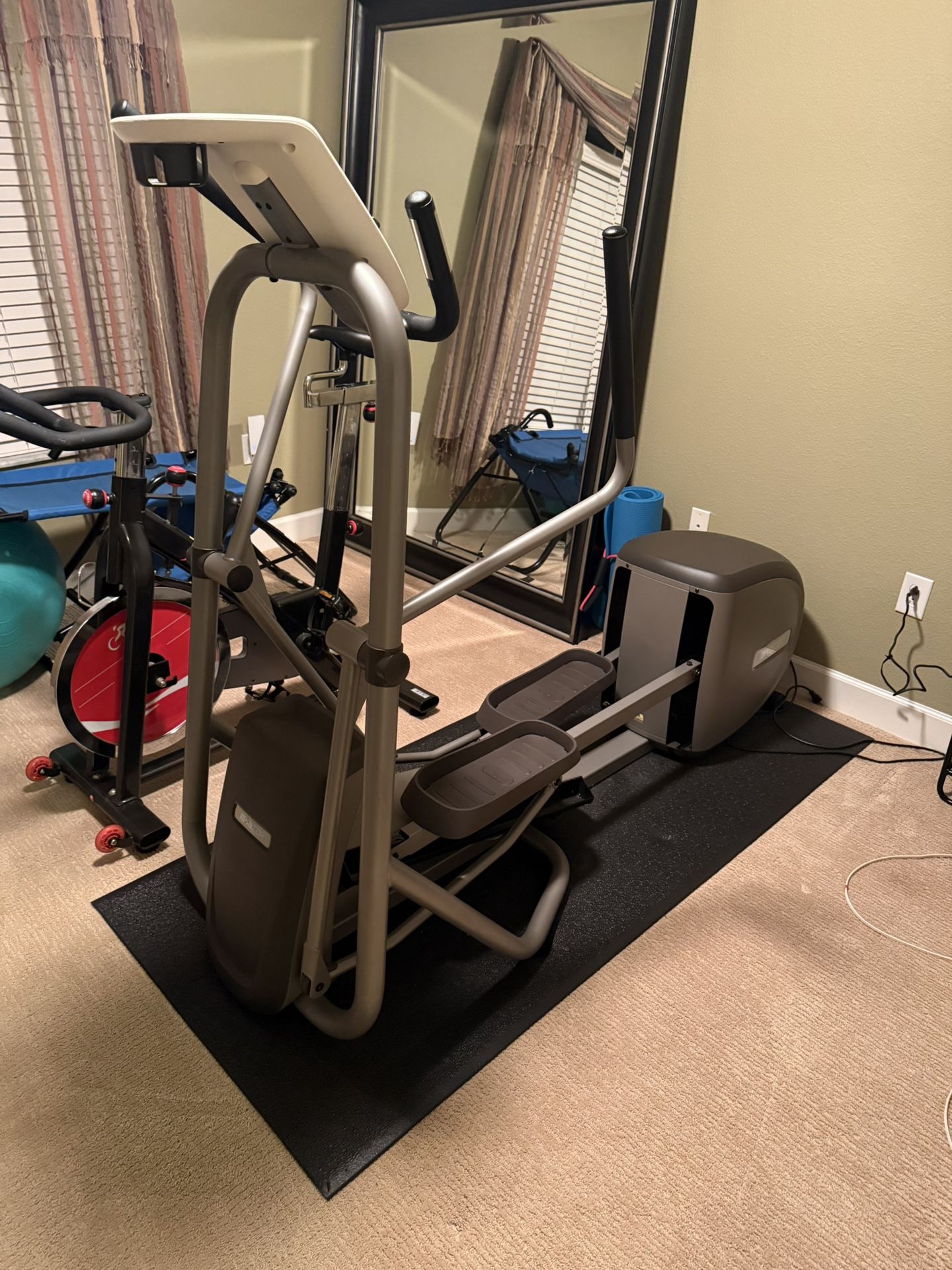 Precor EFX 5.25 Elliptical Crosstrainer