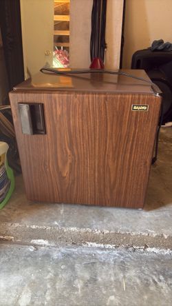 Mini  brown fridge  Sanyo.