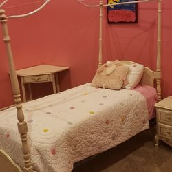 Kids 7 Piece Bedroom Set. Made By LEA. $450.00  