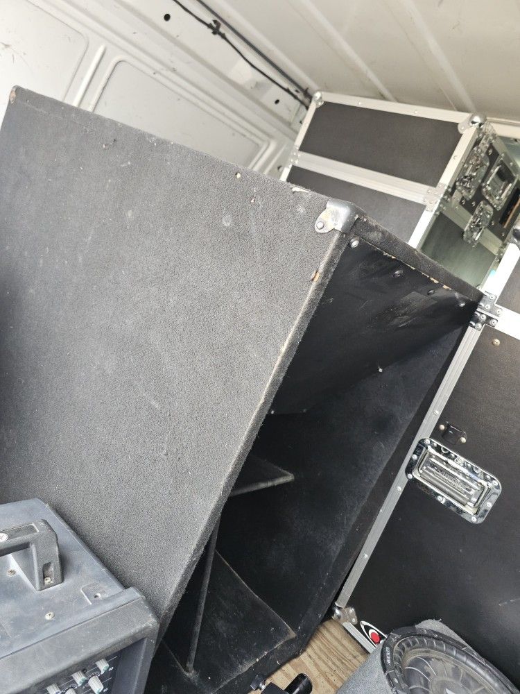 Subwofer 18 B52 Good Condition are both 