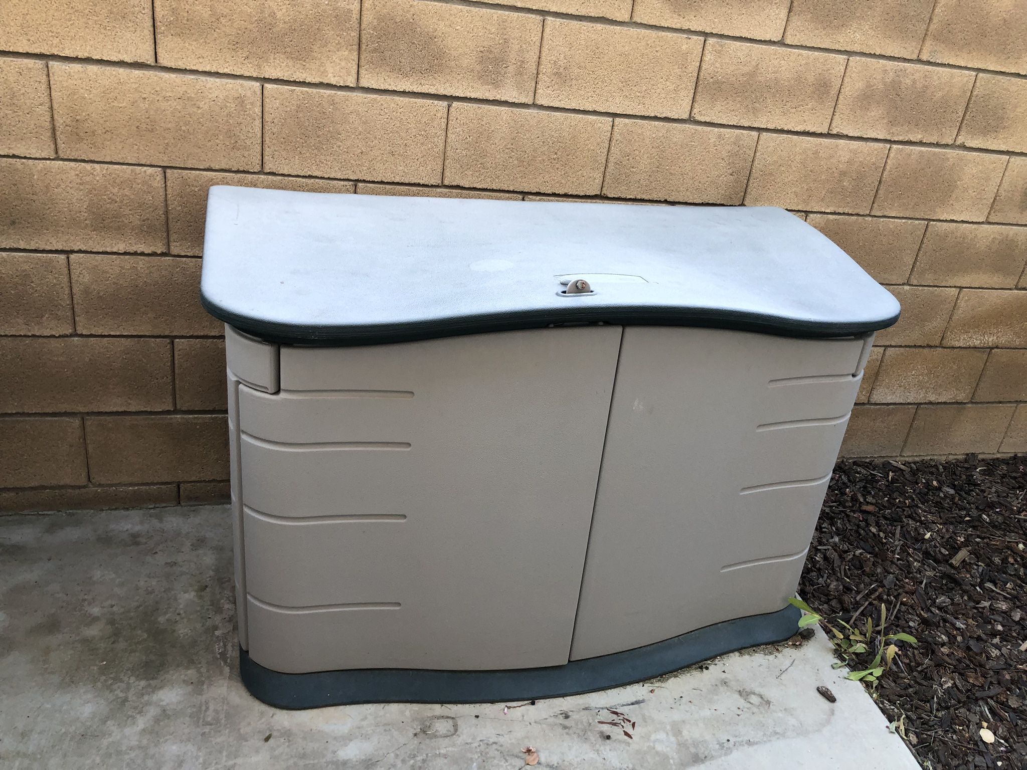 Rubbermaid Storage Shed - PERFECT CONDITION!
