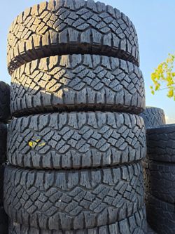 285 75 18 Goodyear tires Con 80% de Vida Las 4